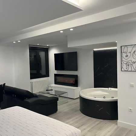 Black And White Suite "La Marinera" Castro Urdiales Esterno foto
