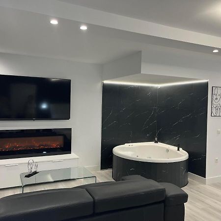 Black And White Suite "La Marinera" Castro Urdiales Esterno foto