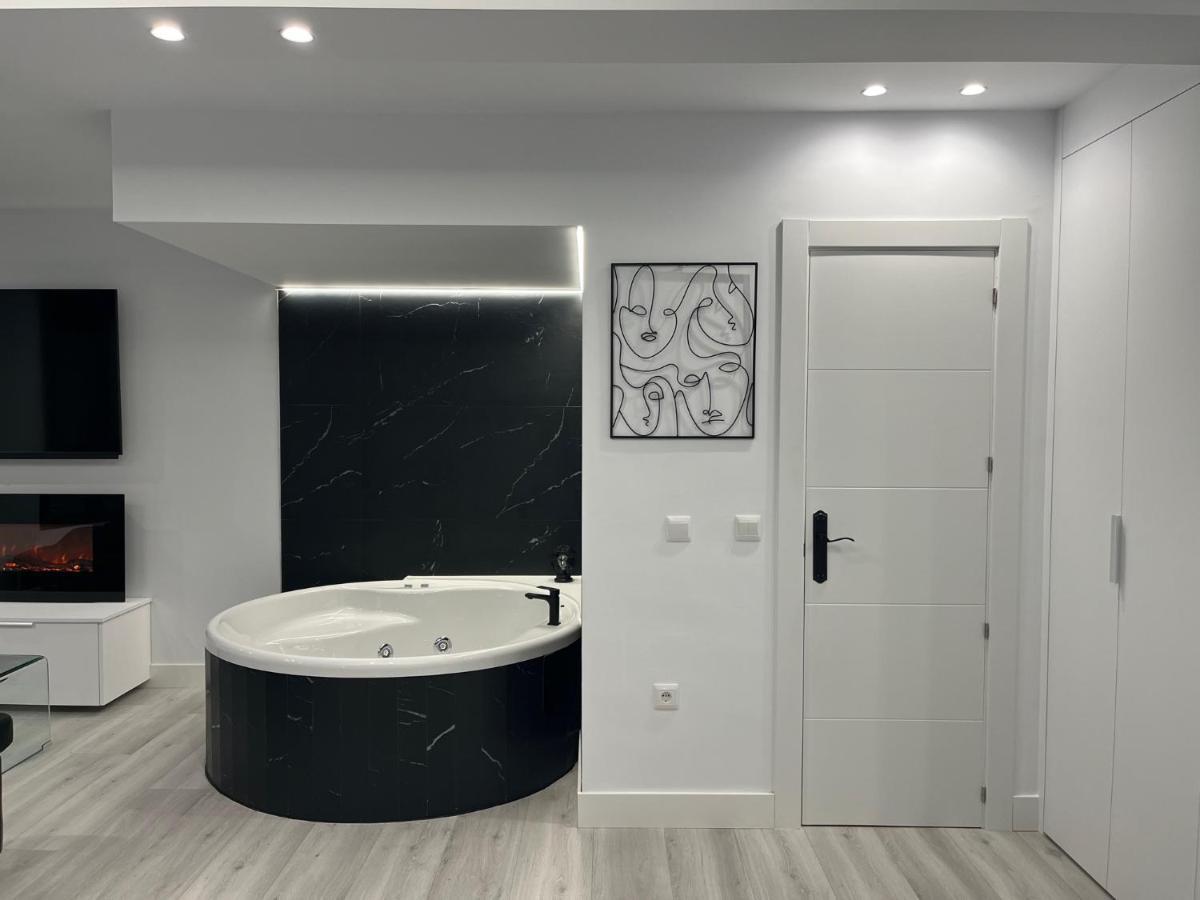 Black And White Suite "La Marinera" Castro Urdiales Esterno foto