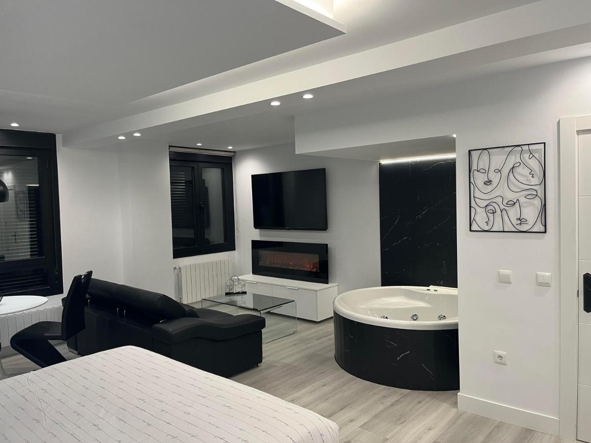 Black And White Suite "La Marinera" Castro Urdiales Esterno foto
