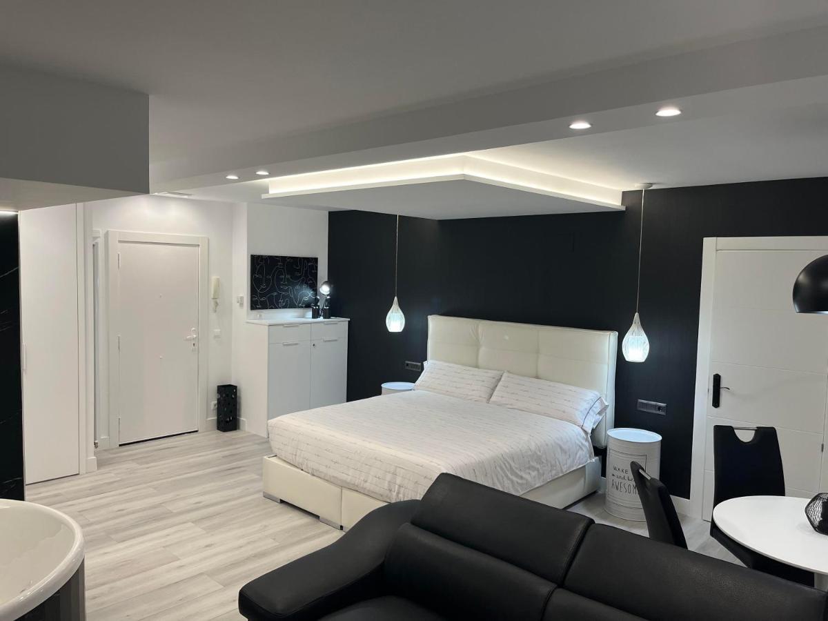 Black And White Suite "La Marinera" Castro Urdiales Esterno foto